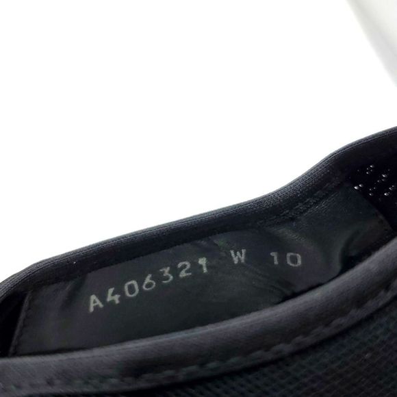 Stuart Weitzman T-Strap Sandals.  SIZE 10.  S857 - Picture 7 of 8